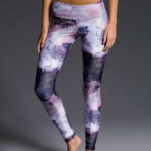 Onzie Abstract Leggings